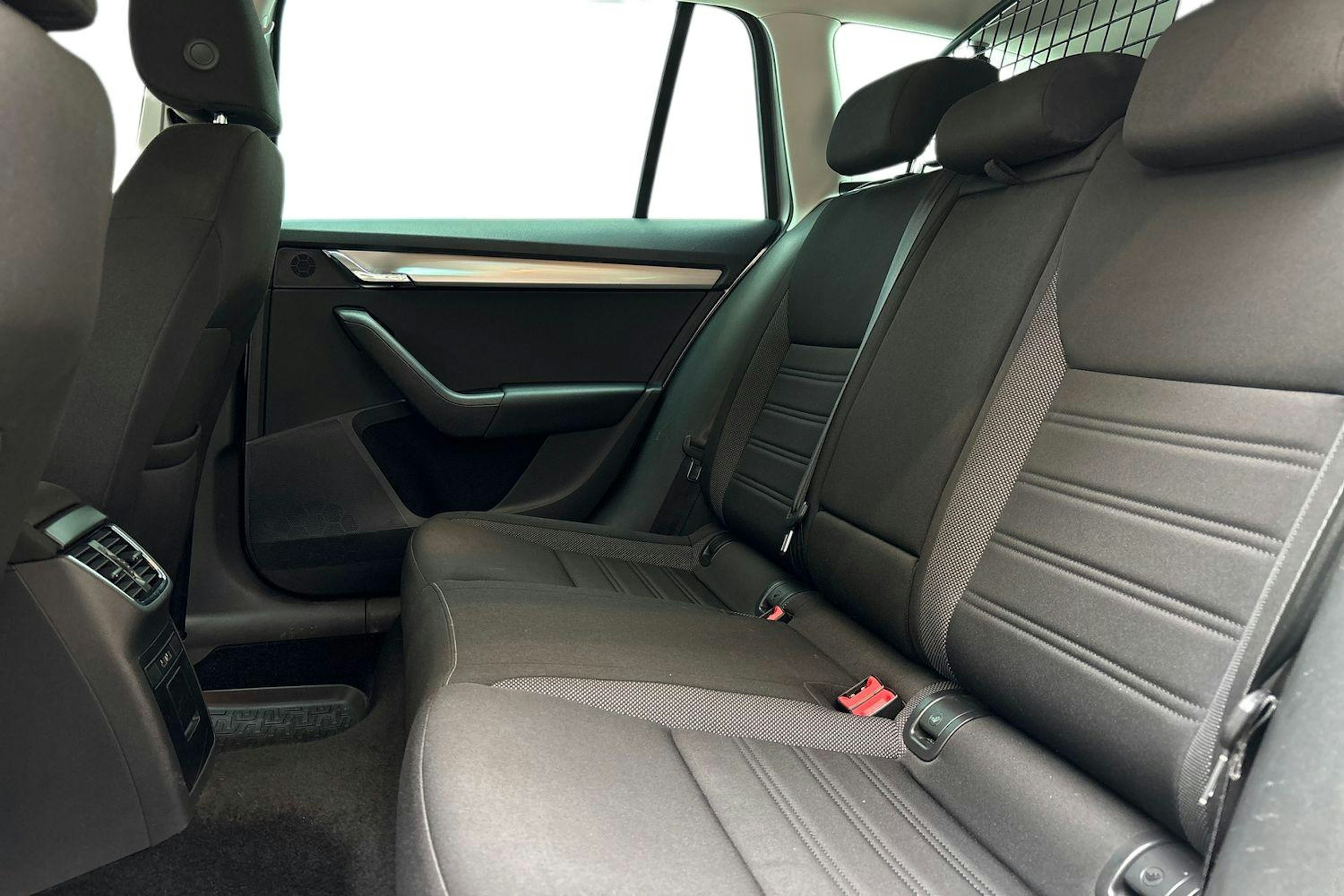 harmaa Skoda Octavia 2019 kuva 10.