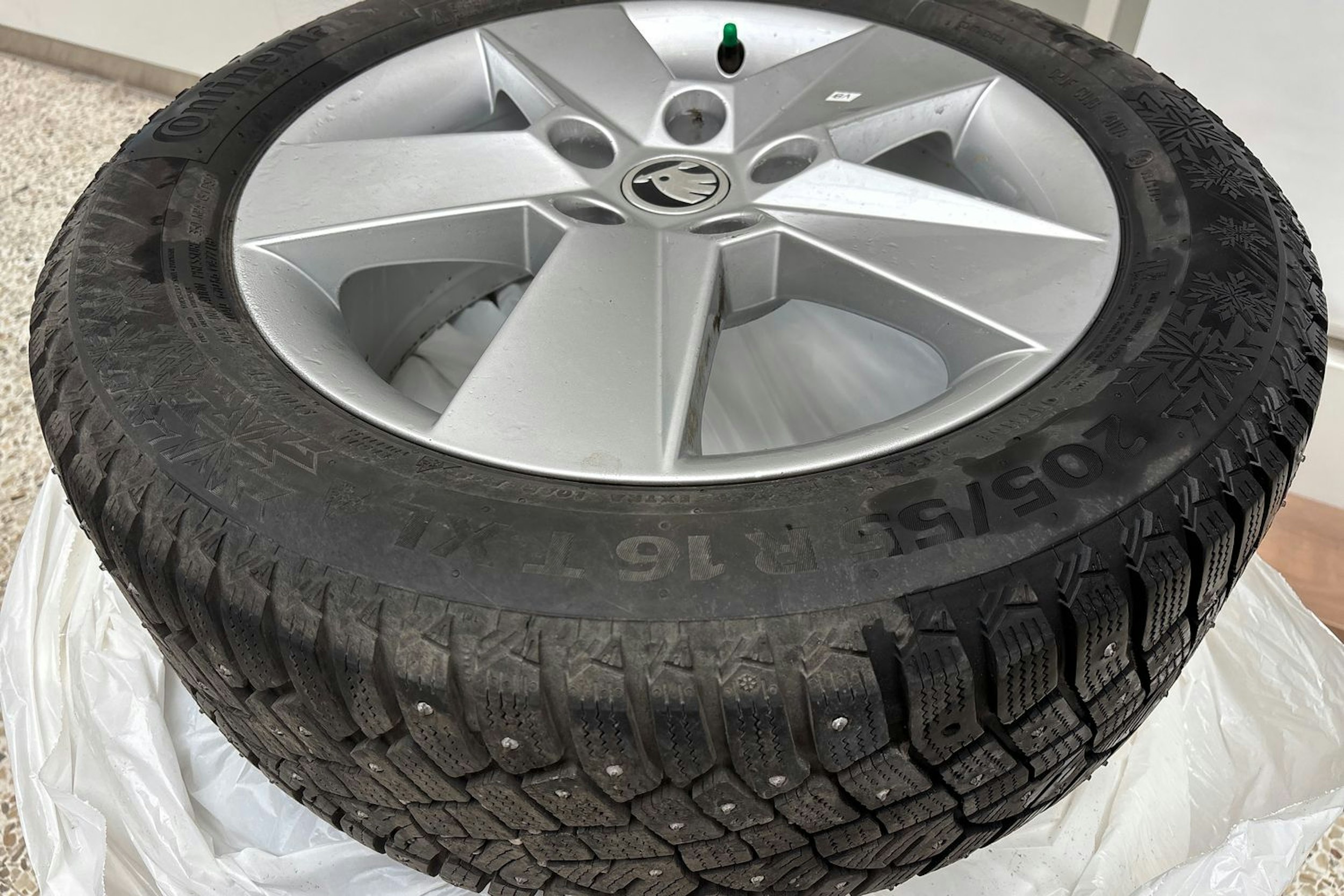 harmaa Skoda Octavia 2019 kuva 16.
