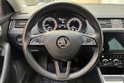 harmaa Skoda Octavia 2019 kuva 19.
