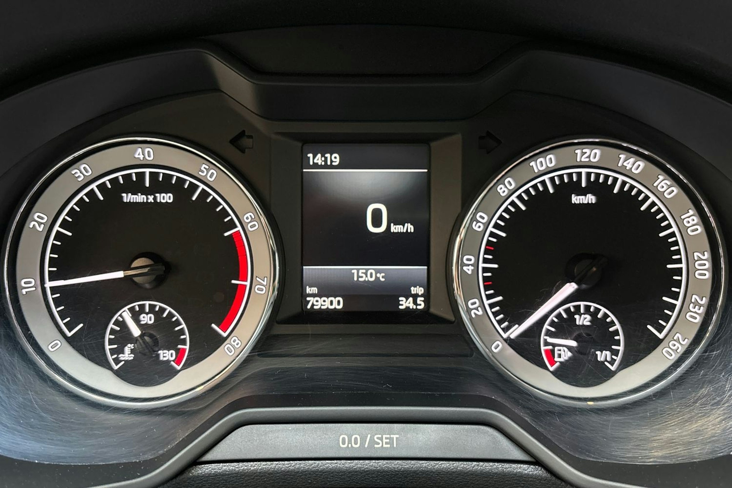 harmaa Skoda Octavia 2019 kuva 20.