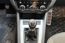 harmaa Skoda Octavia 2019 kuva 29.