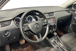 musta Skoda Octavia 2019 kuva 6.