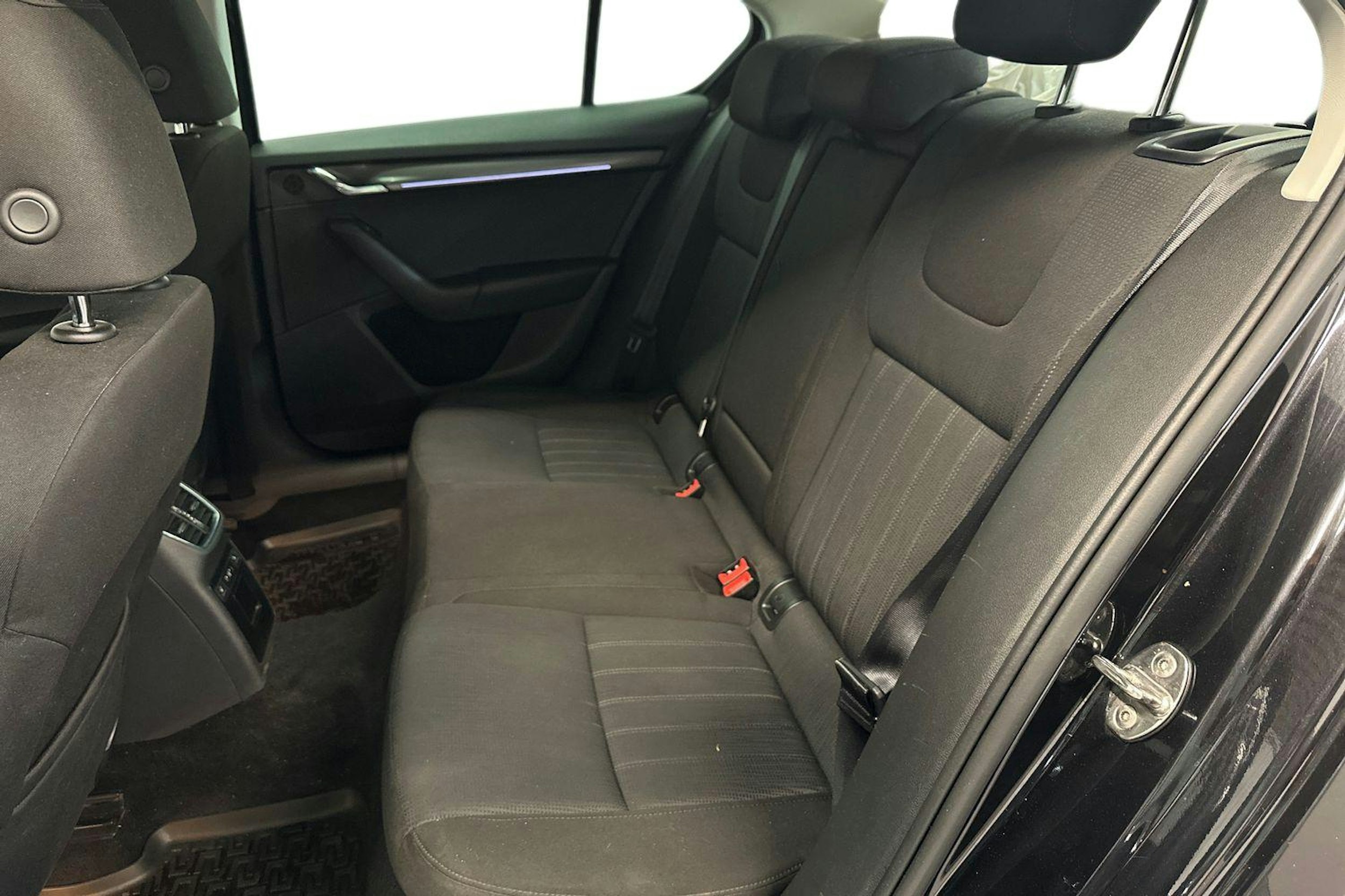 musta Skoda Octavia 2019 kuva 8.