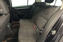 musta Skoda Octavia 2019 kuva 8.