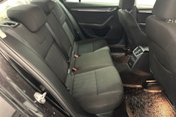 musta Skoda Octavia 2019 kuva 11.