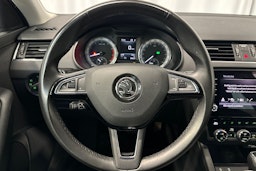 musta Skoda Octavia 2019 kuva 17.