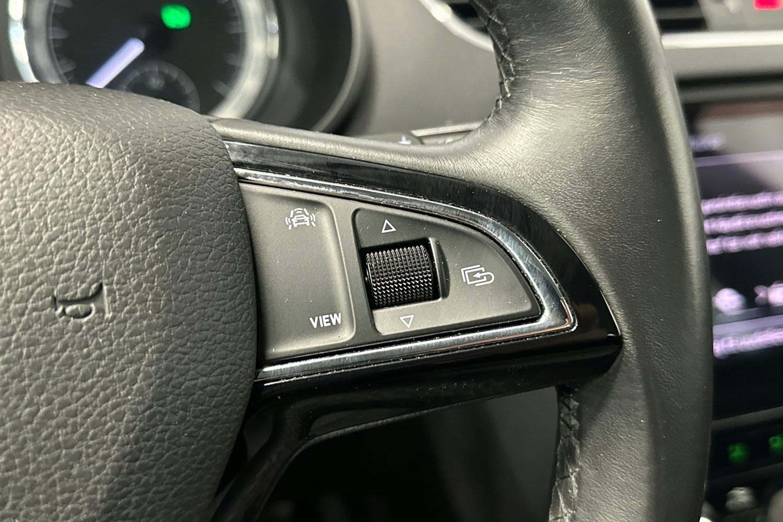 musta Skoda Octavia 2019 kuva 19.