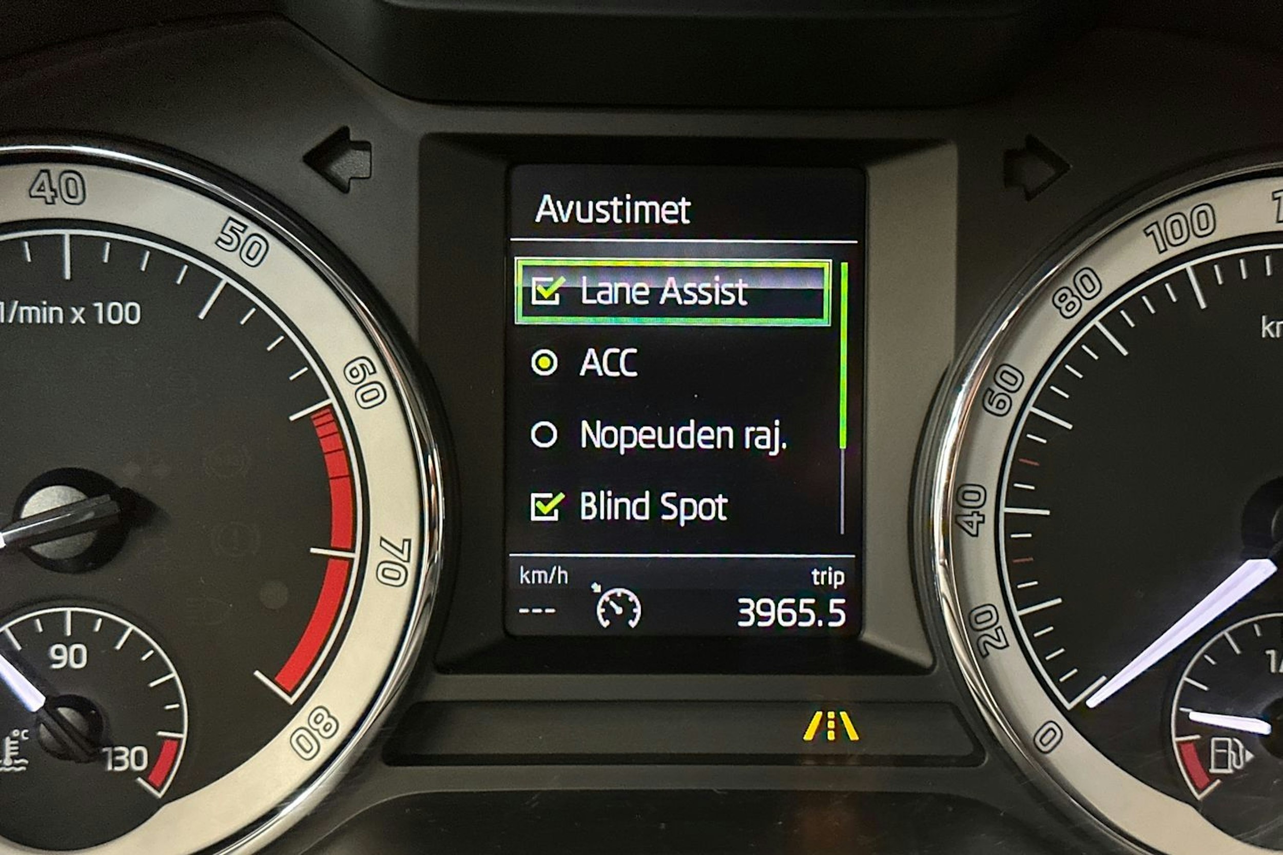 musta Skoda Octavia 2019 kuva 21.