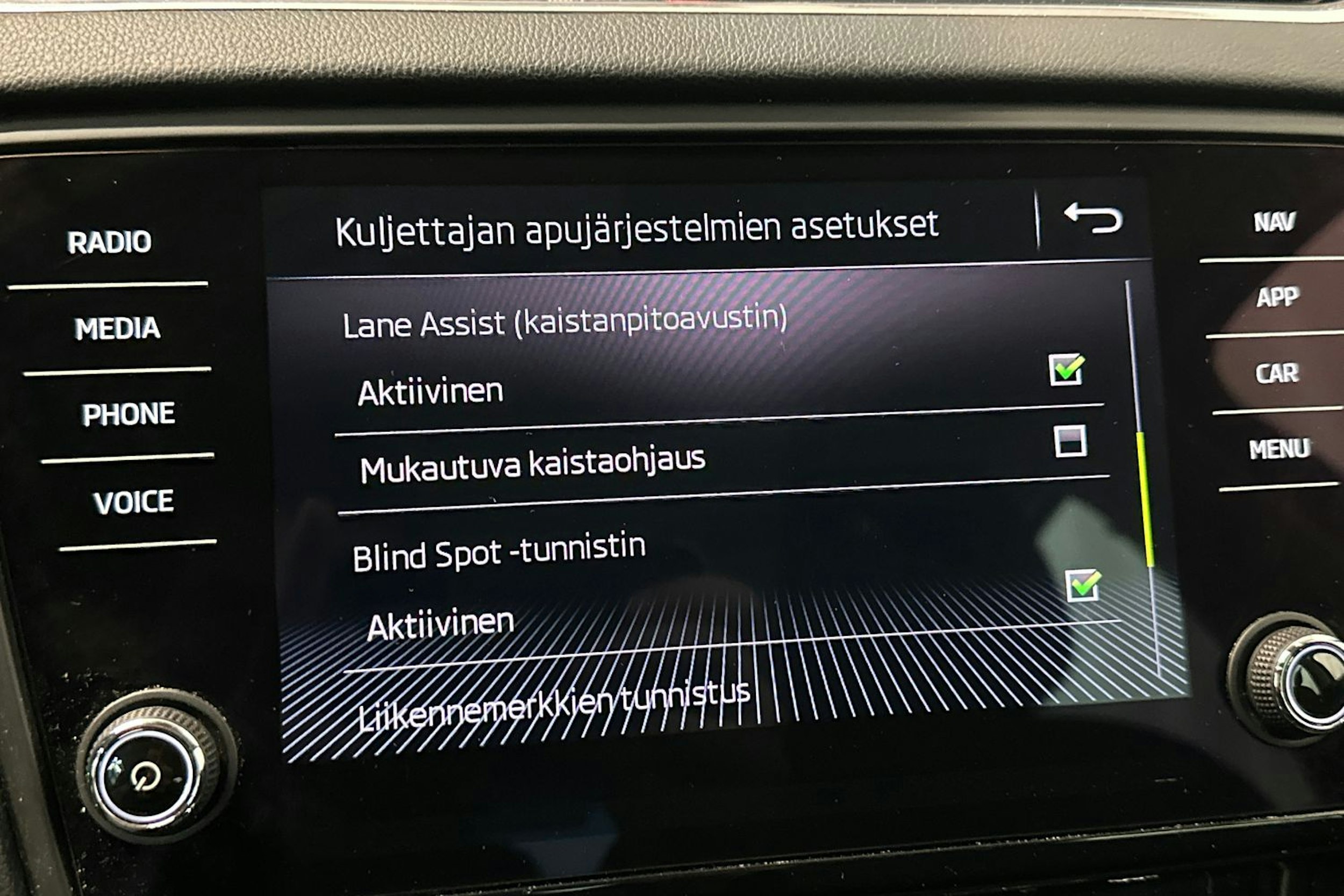musta Skoda Octavia 2019 kuva 26.