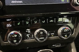 musta Skoda Octavia 2019 kuva 28.