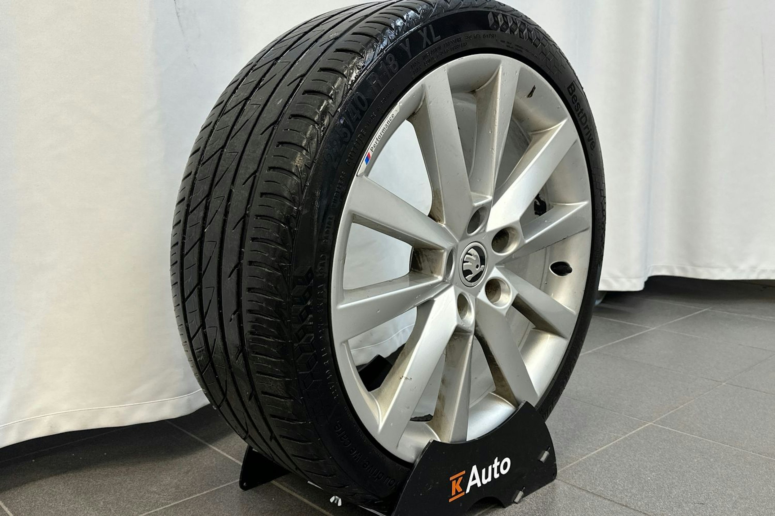 musta Skoda Octavia 2019 kuva 34.