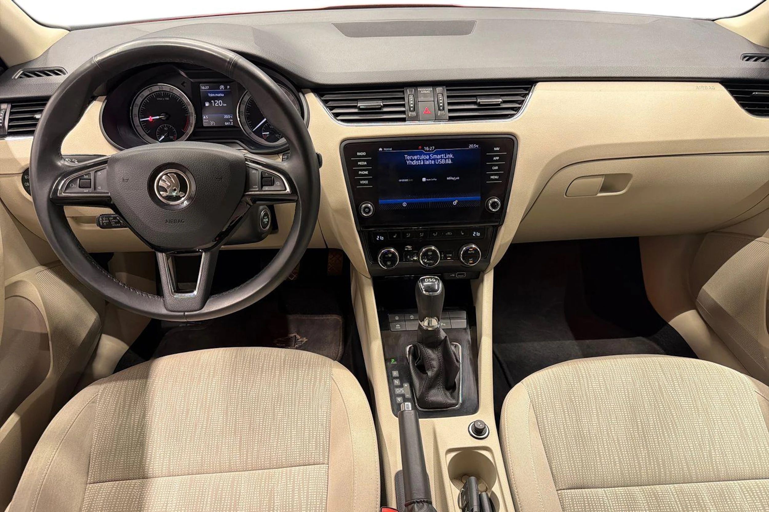 punainen Skoda Octavia 2019 kuva 9.
