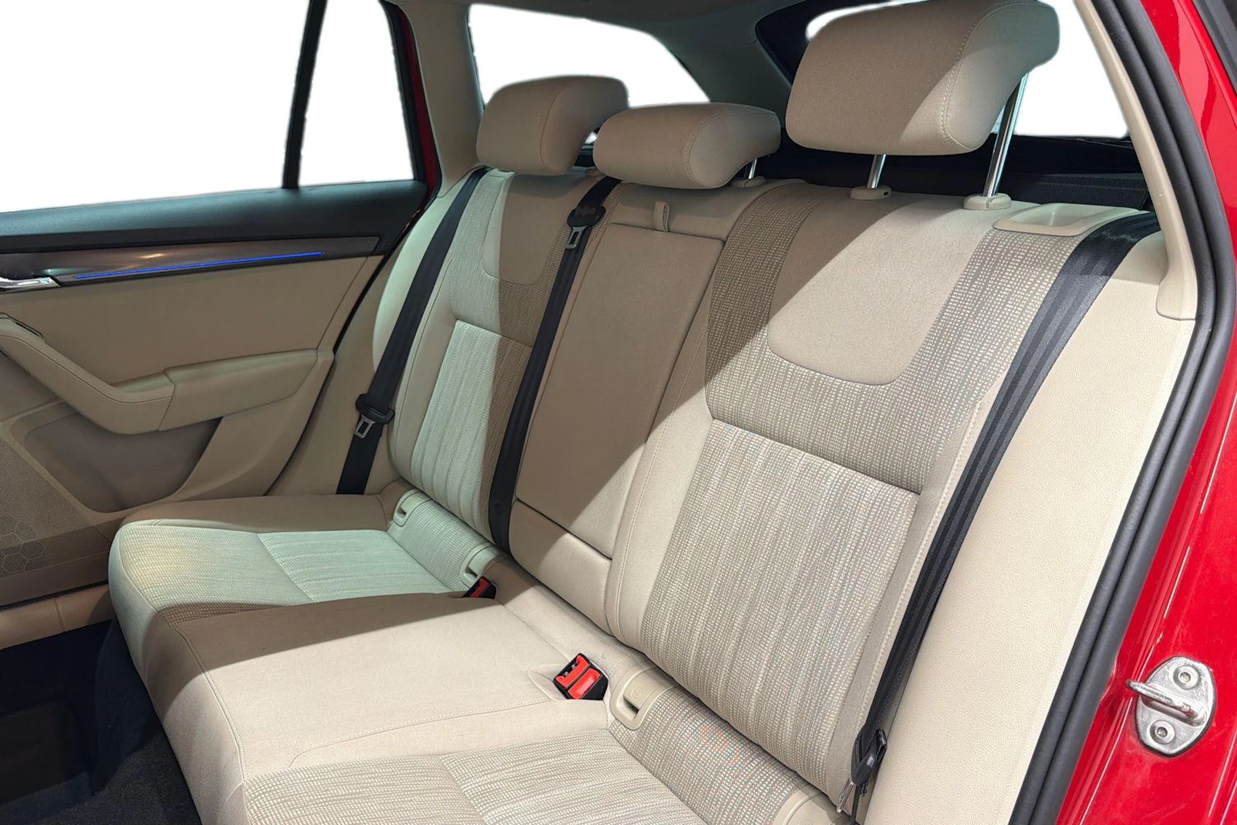 punainen Skoda Octavia 2019 kuva 11.