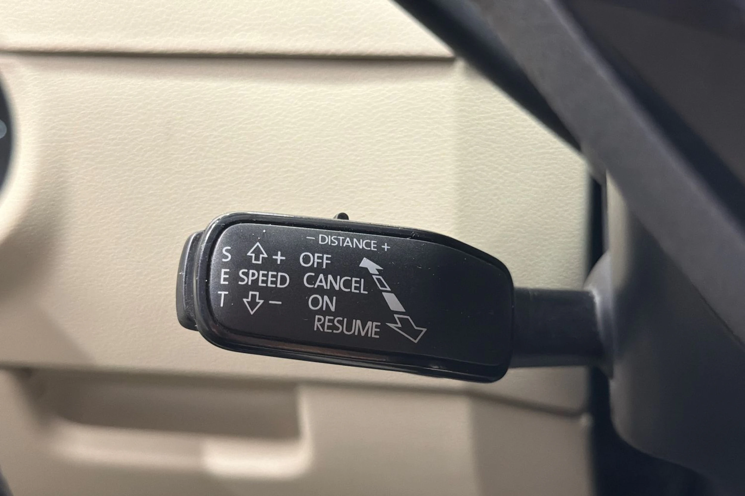 punainen Skoda Octavia 2019 kuva 21.