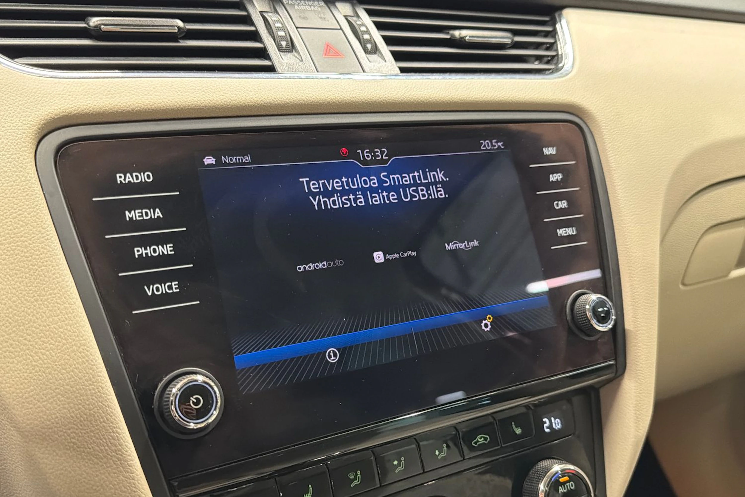 punainen Skoda Octavia 2019 kuva 26.