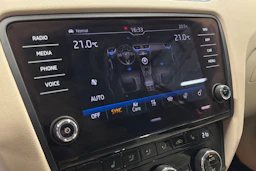 punainen Skoda Octavia 2019 kuva 29.