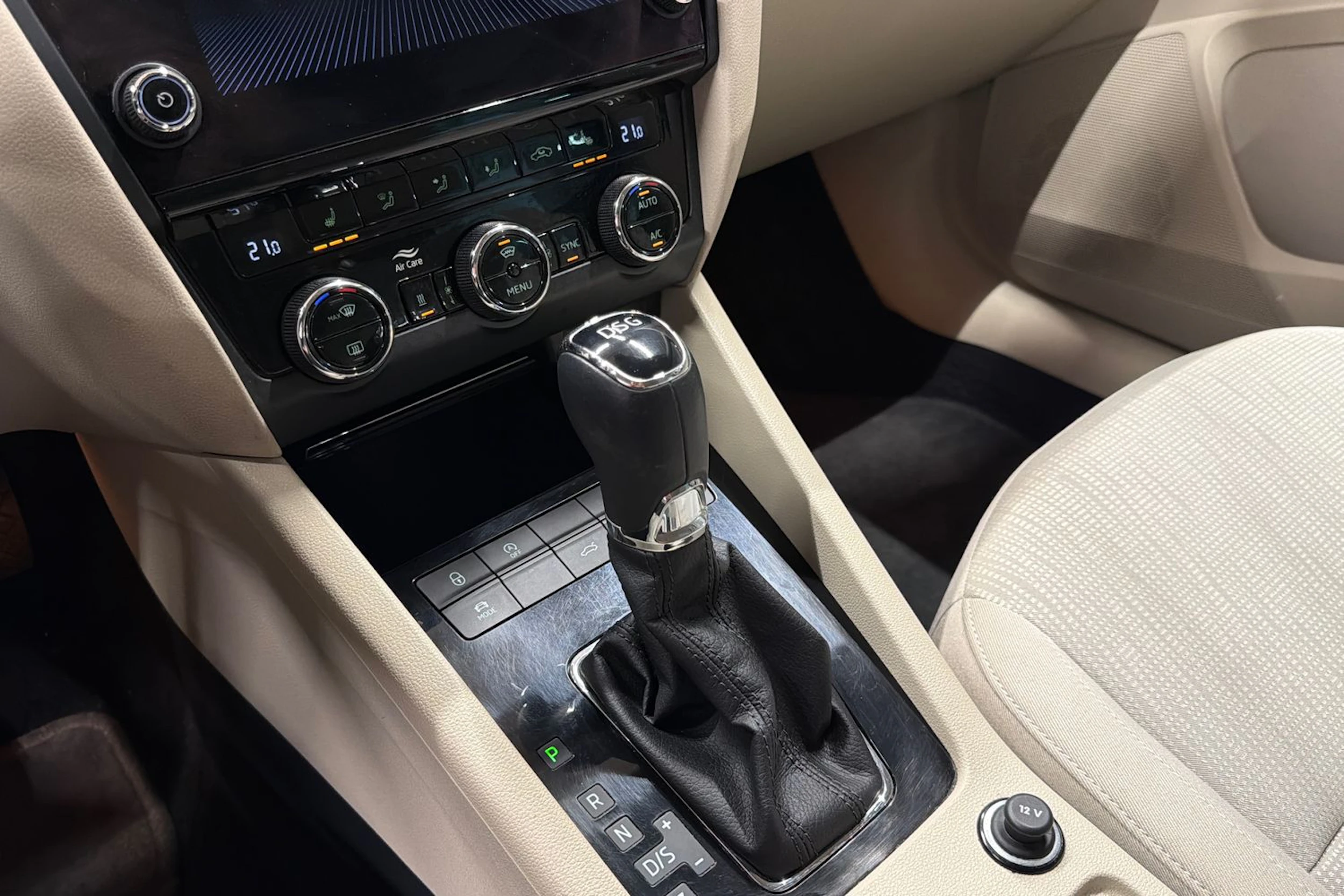 punainen Skoda Octavia 2019 kuva 31.