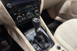 punainen Skoda Octavia 2019 kuva 31.