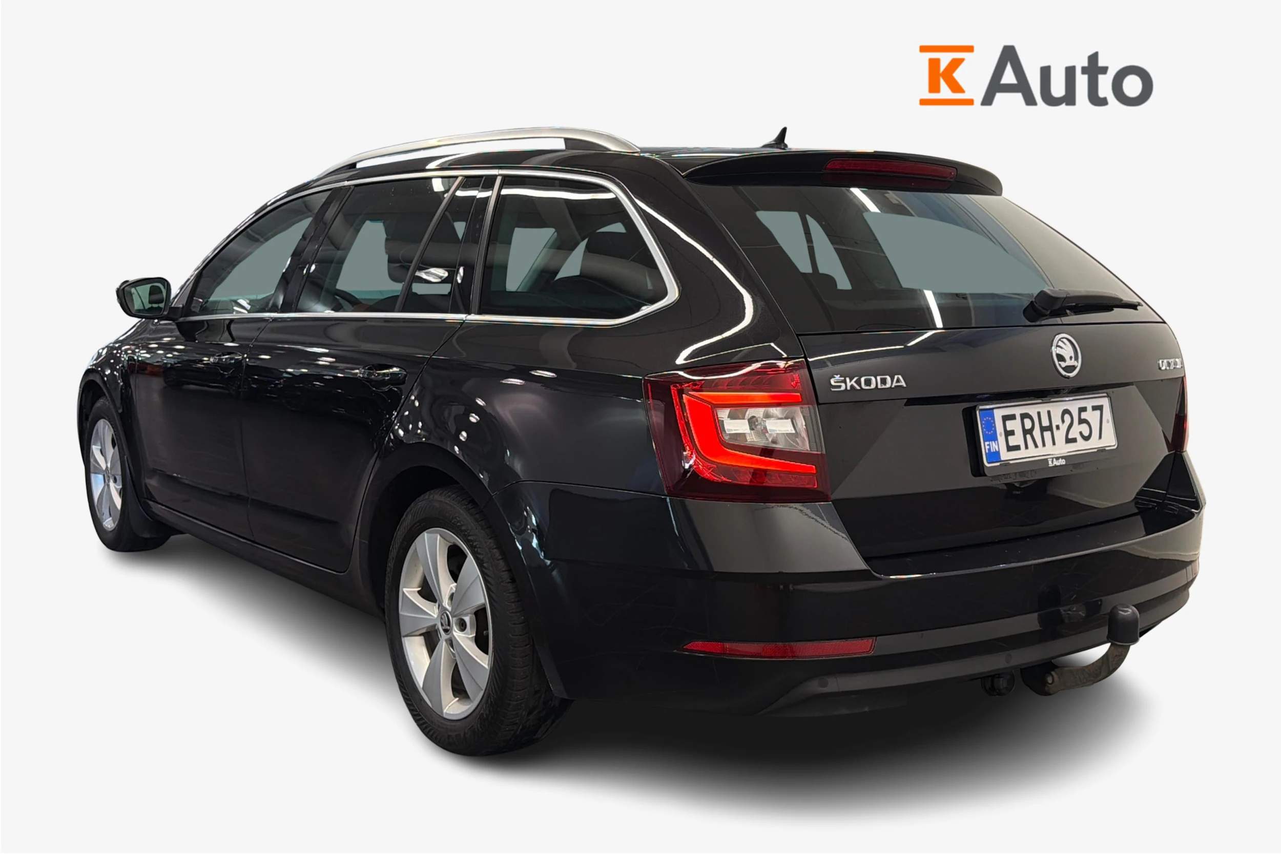 musta Skoda Octavia 2019 kuva 2.