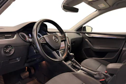 musta Skoda Octavia 2019 kuva 6.
