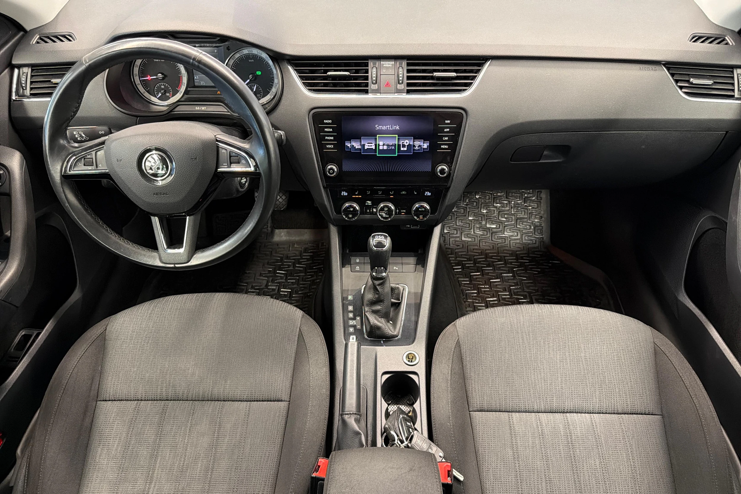musta Skoda Octavia 2019 kuva 7.
