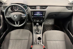 musta Skoda Octavia 2019 kuva 7.