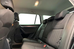 musta Skoda Octavia 2019 kuva 8.