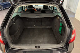 musta Skoda Octavia 2019 kuva 11.