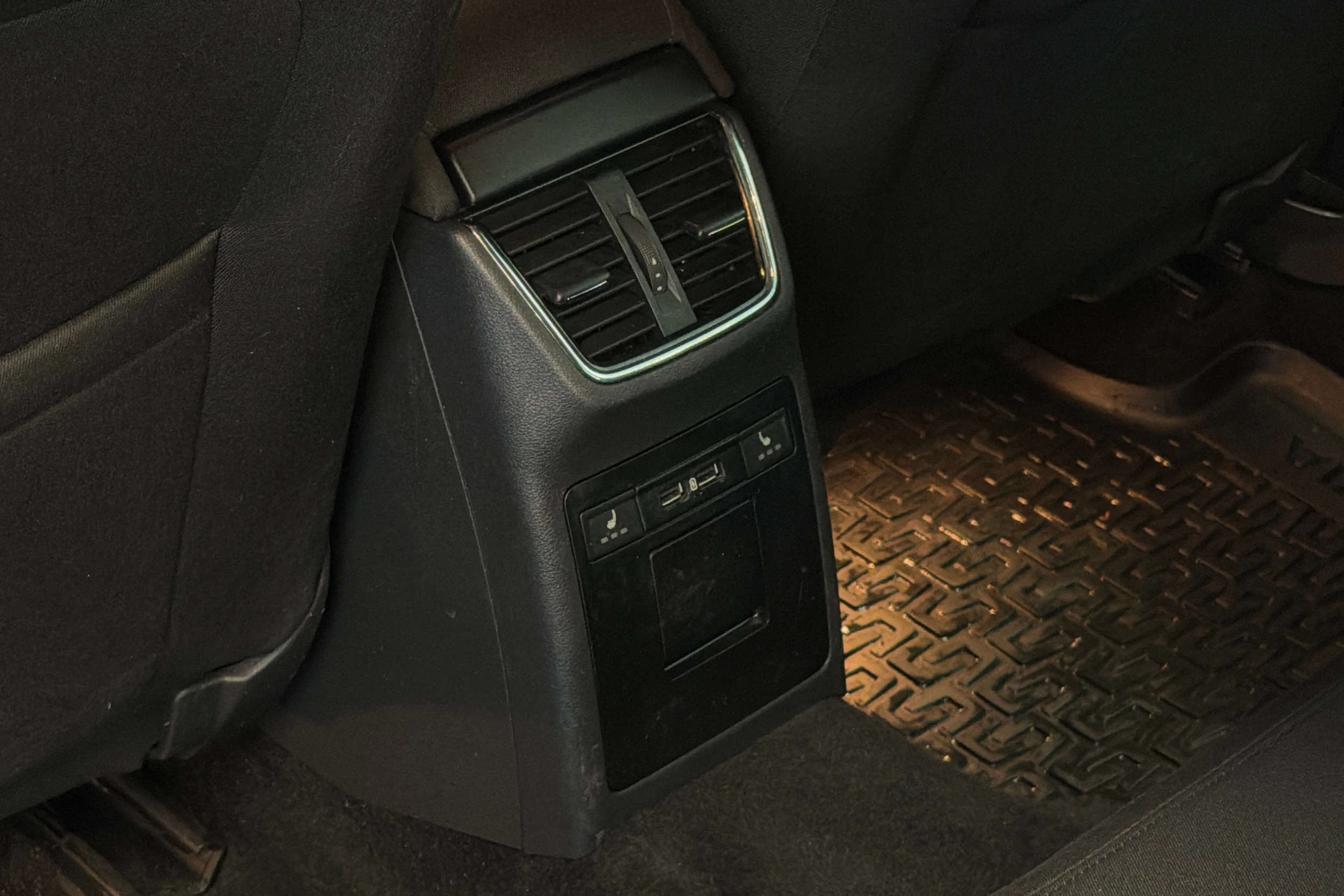 musta Skoda Octavia 2019 kuva 14.
