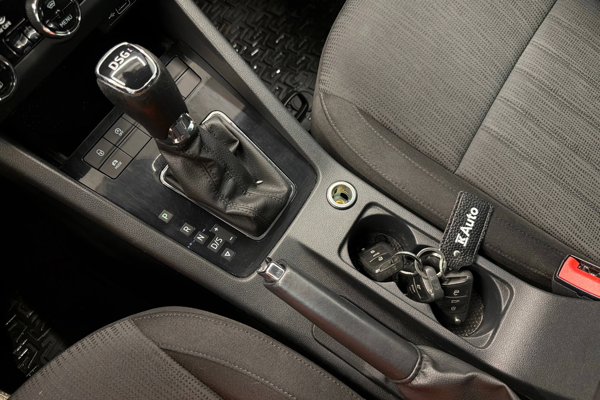 musta Skoda Octavia 2019 kuva 22.