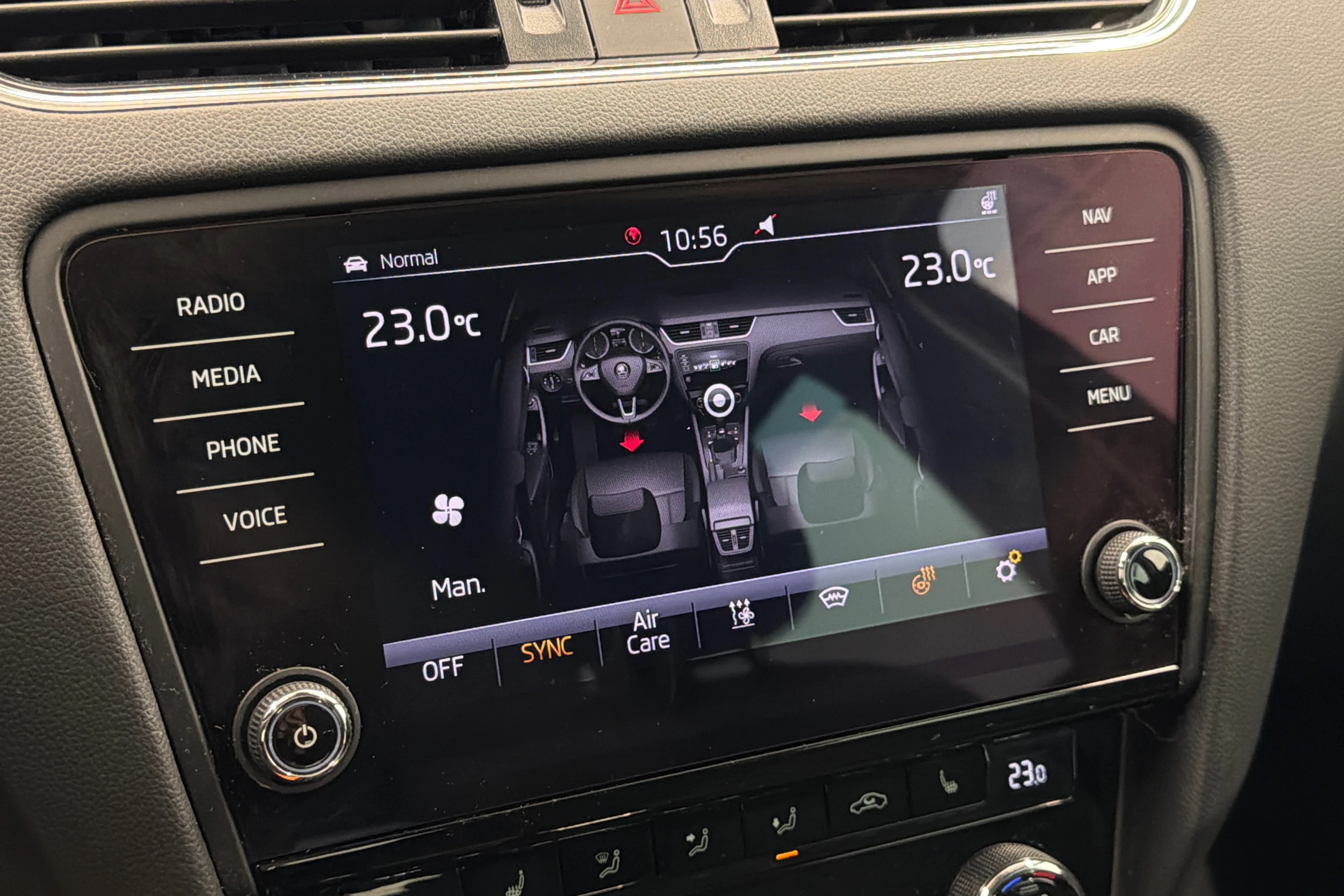 musta Skoda Octavia 2019 kuva 25.