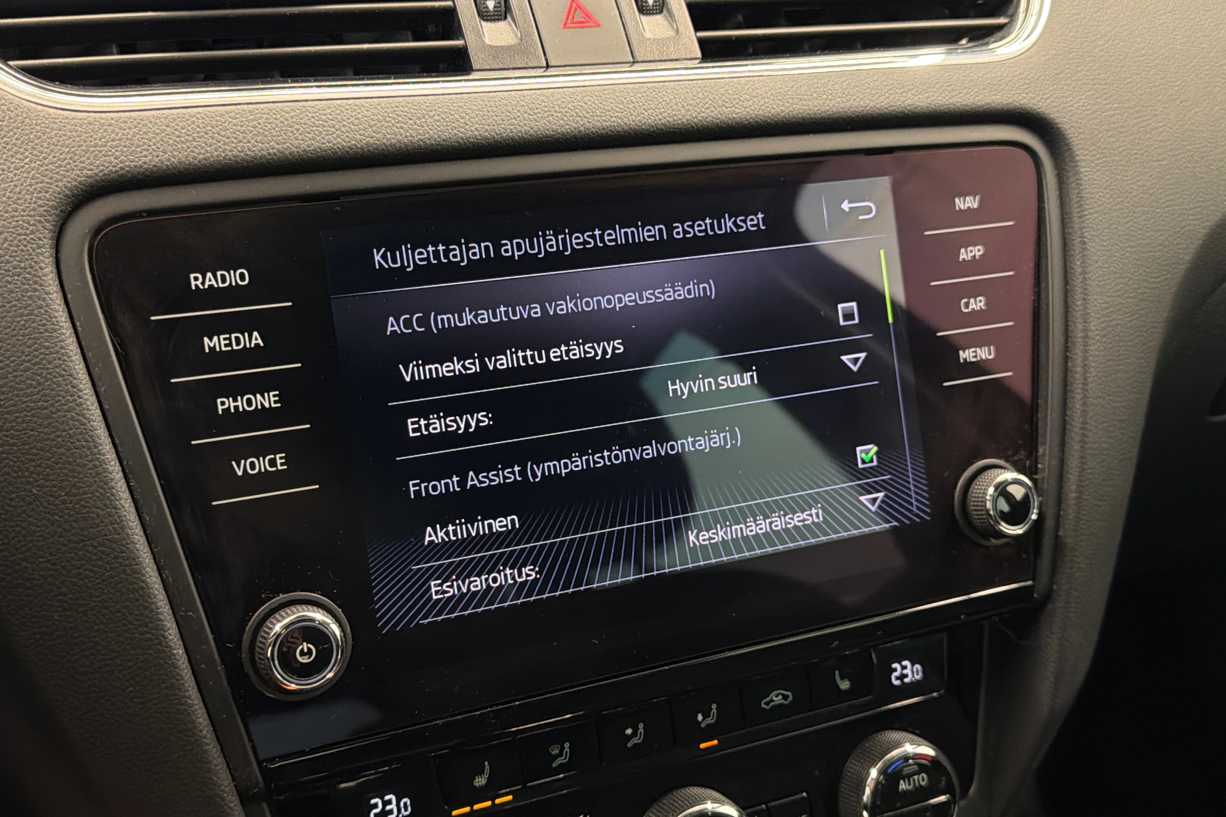 musta Skoda Octavia 2019 kuva 27.