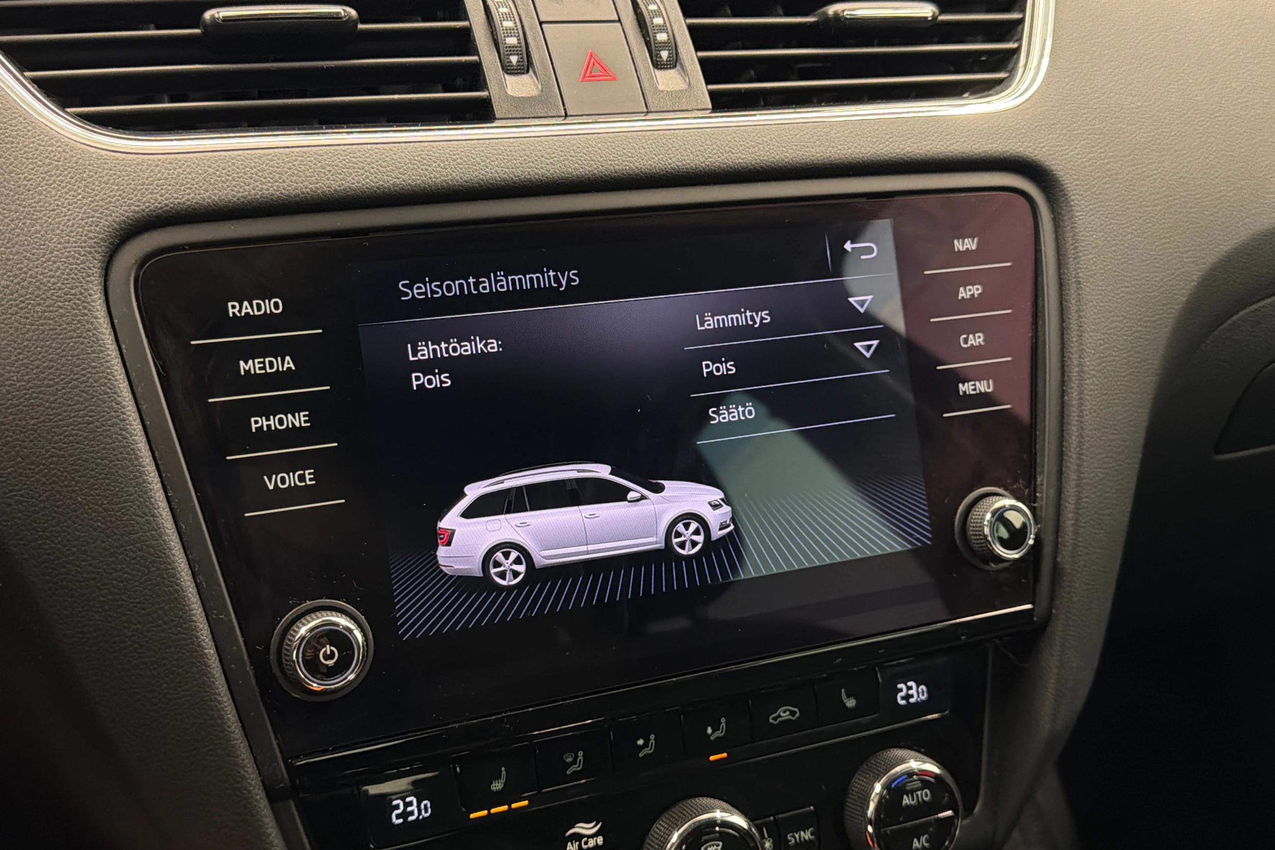 musta Skoda Octavia 2019 kuva 31.