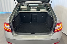 met. ruskea (beige) Skoda Octavia 2019 kuva 16.
