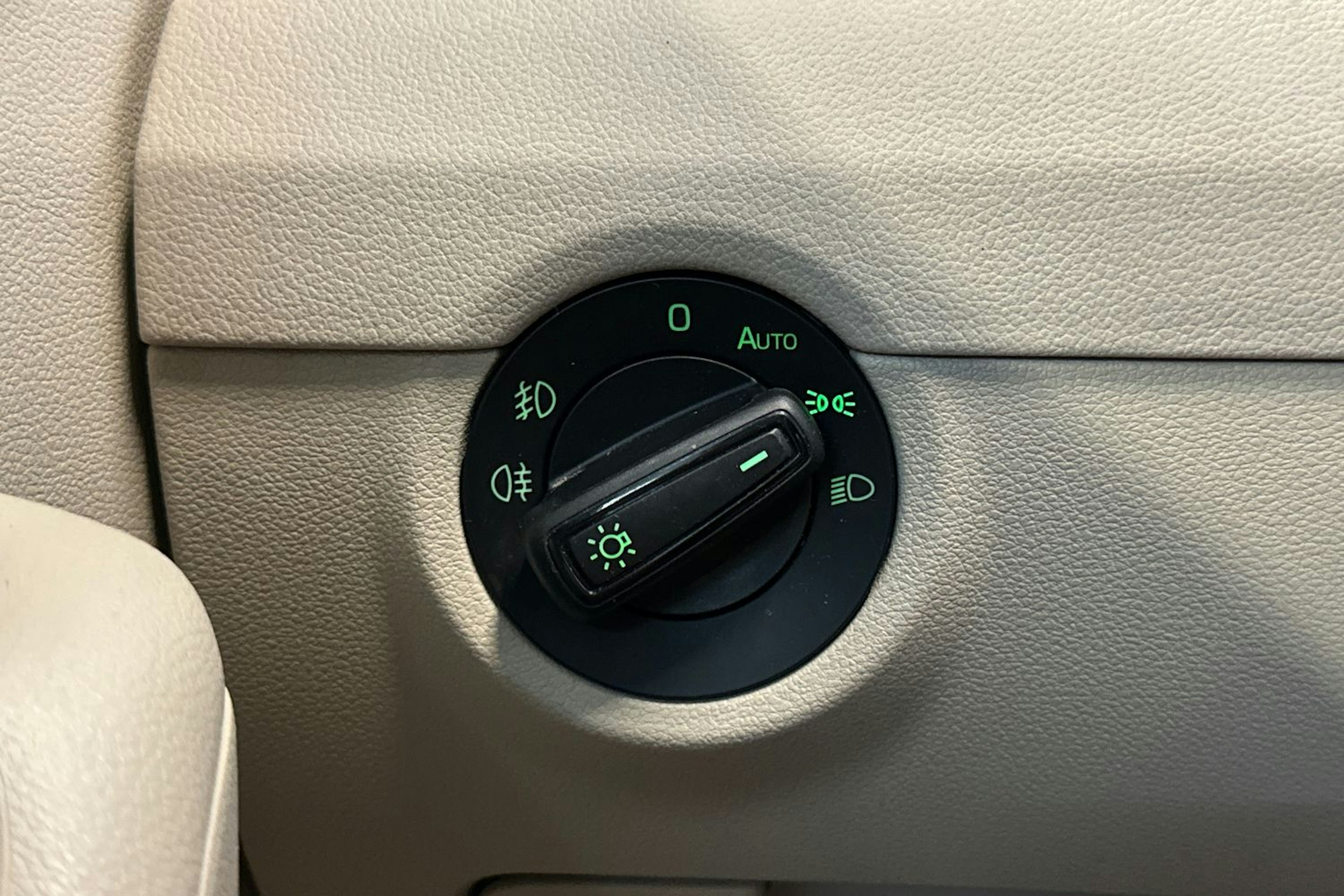 met. ruskea (beige) Skoda Octavia 2019 kuva 19.