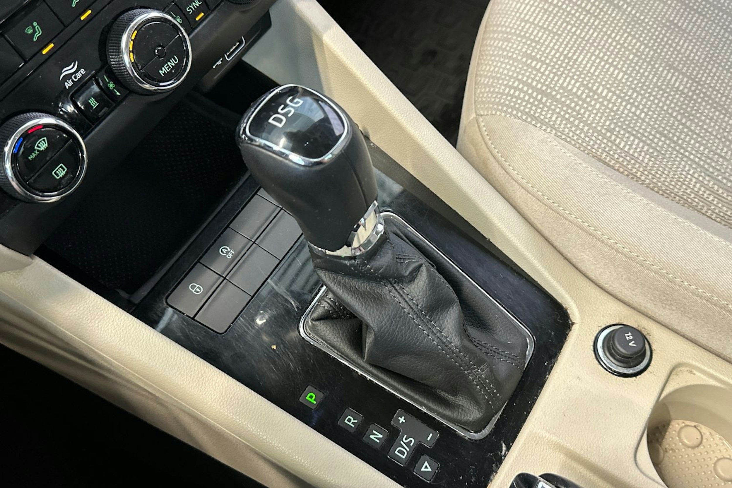 met. ruskea (beige) Skoda Octavia 2019 kuva 24.