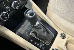 met. ruskea (beige) Skoda Octavia 2019 kuva 24.