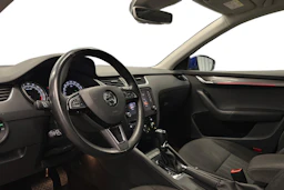 sininen Skoda Octavia 2019 kuva 6.