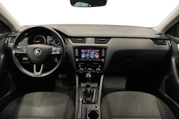 sininen Skoda Octavia 2019 kuva 7.