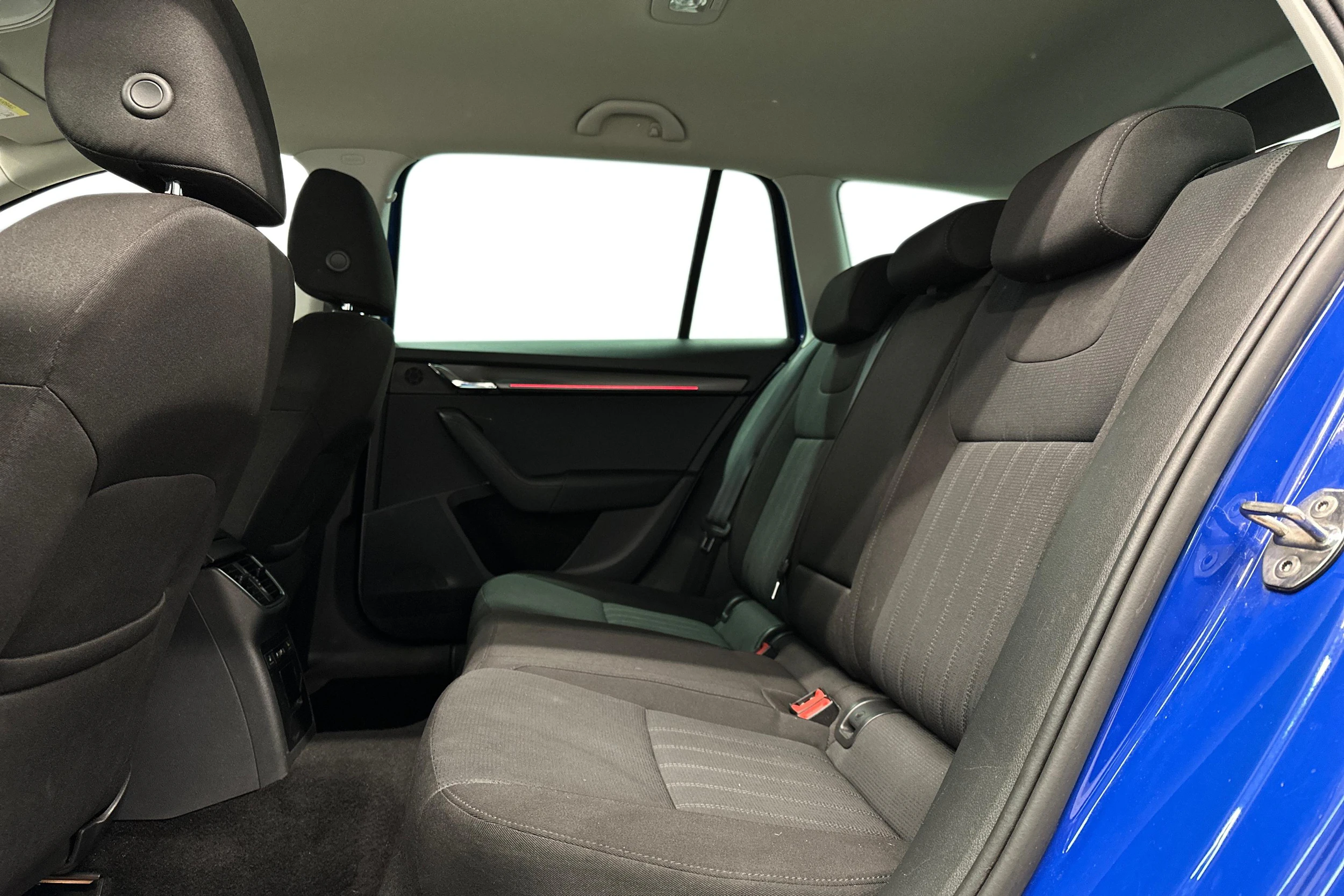 sininen Skoda Octavia 2019 kuva 8.