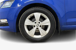 sininen Skoda Octavia 2019 kuva 9.