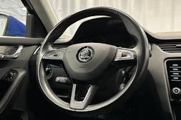 sininen Skoda Octavia 2019 kuva 15.