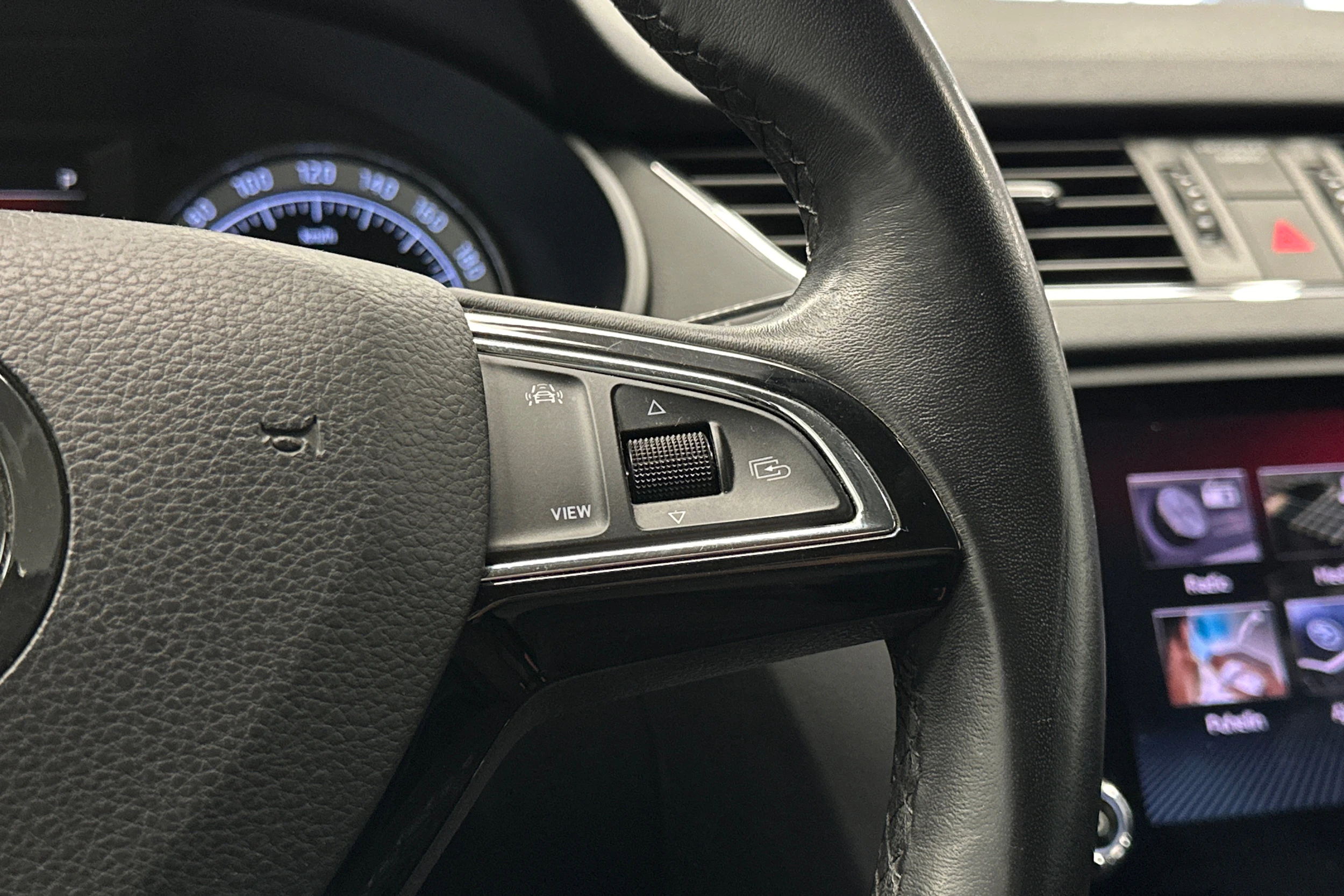 sininen Skoda Octavia 2019 kuva 17.