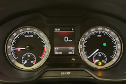 sininen Skoda Octavia 2019 kuva 19.
