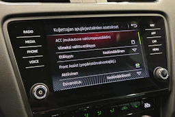 sininen Skoda Octavia 2019 kuva 21.