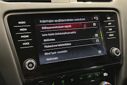 sininen Skoda Octavia 2019 kuva 22.