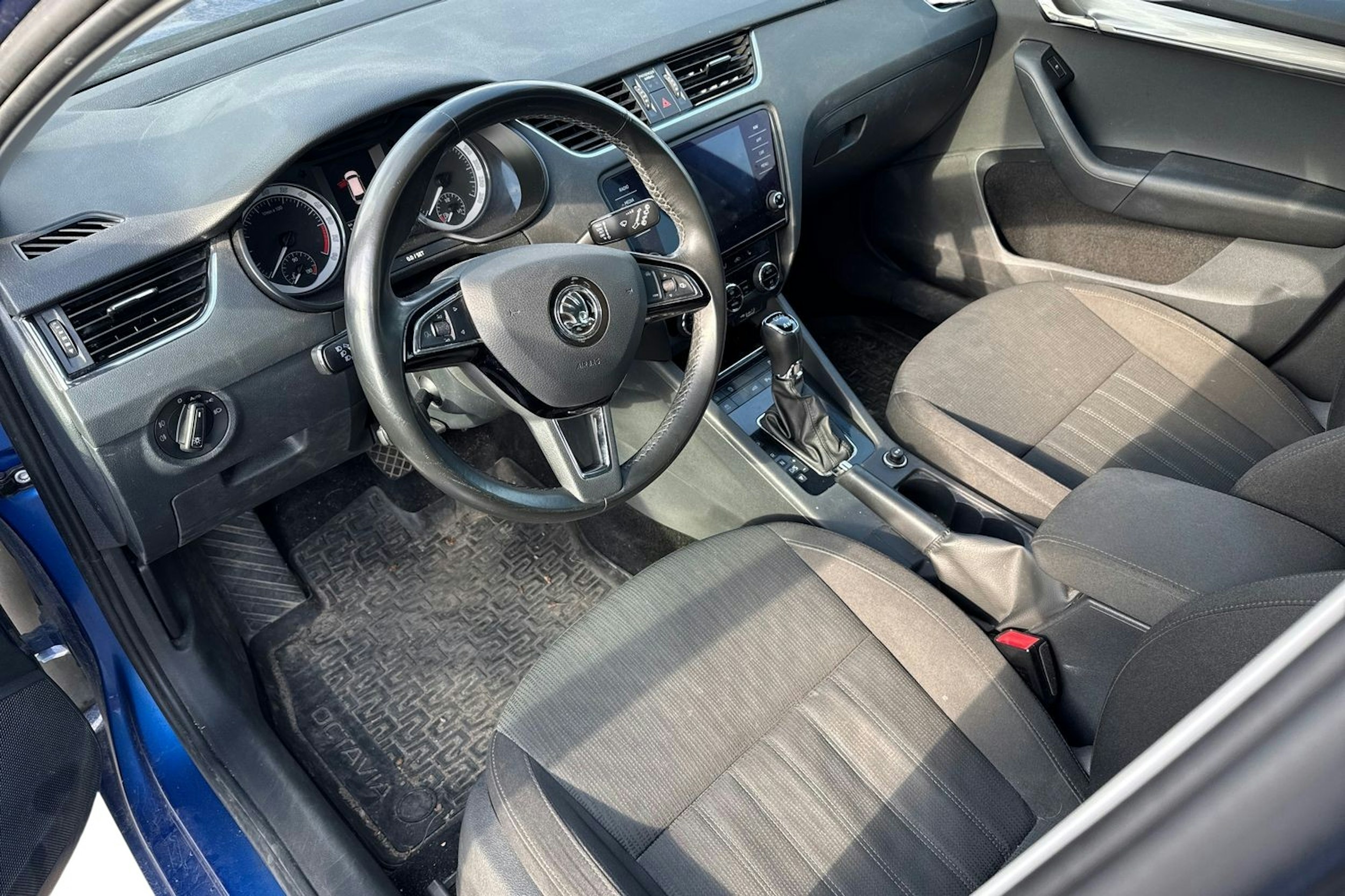 Sininen Skoda OCTAVIA 2019 kuva 3.