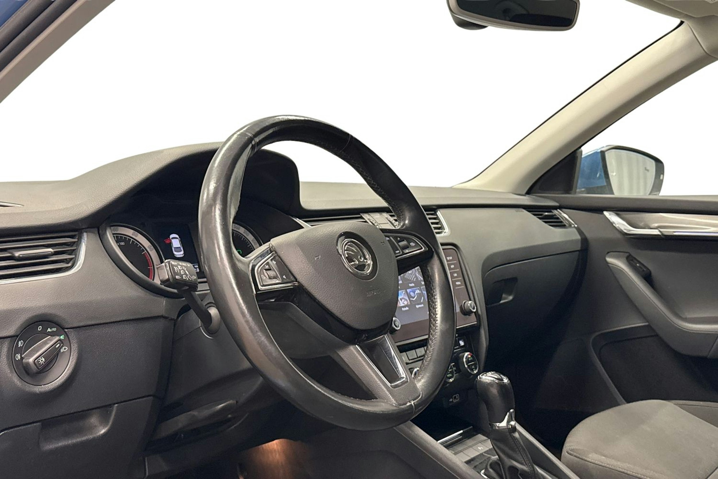 sininen Skoda Octavia 2019 kuva 7.