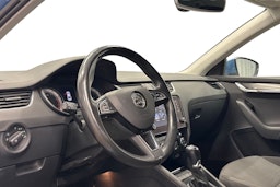 sininen Skoda Octavia 2019 kuva 7.