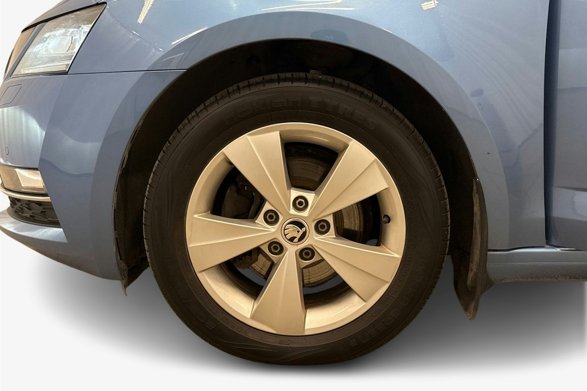 sininen Skoda Octavia 2019 kuva 11.